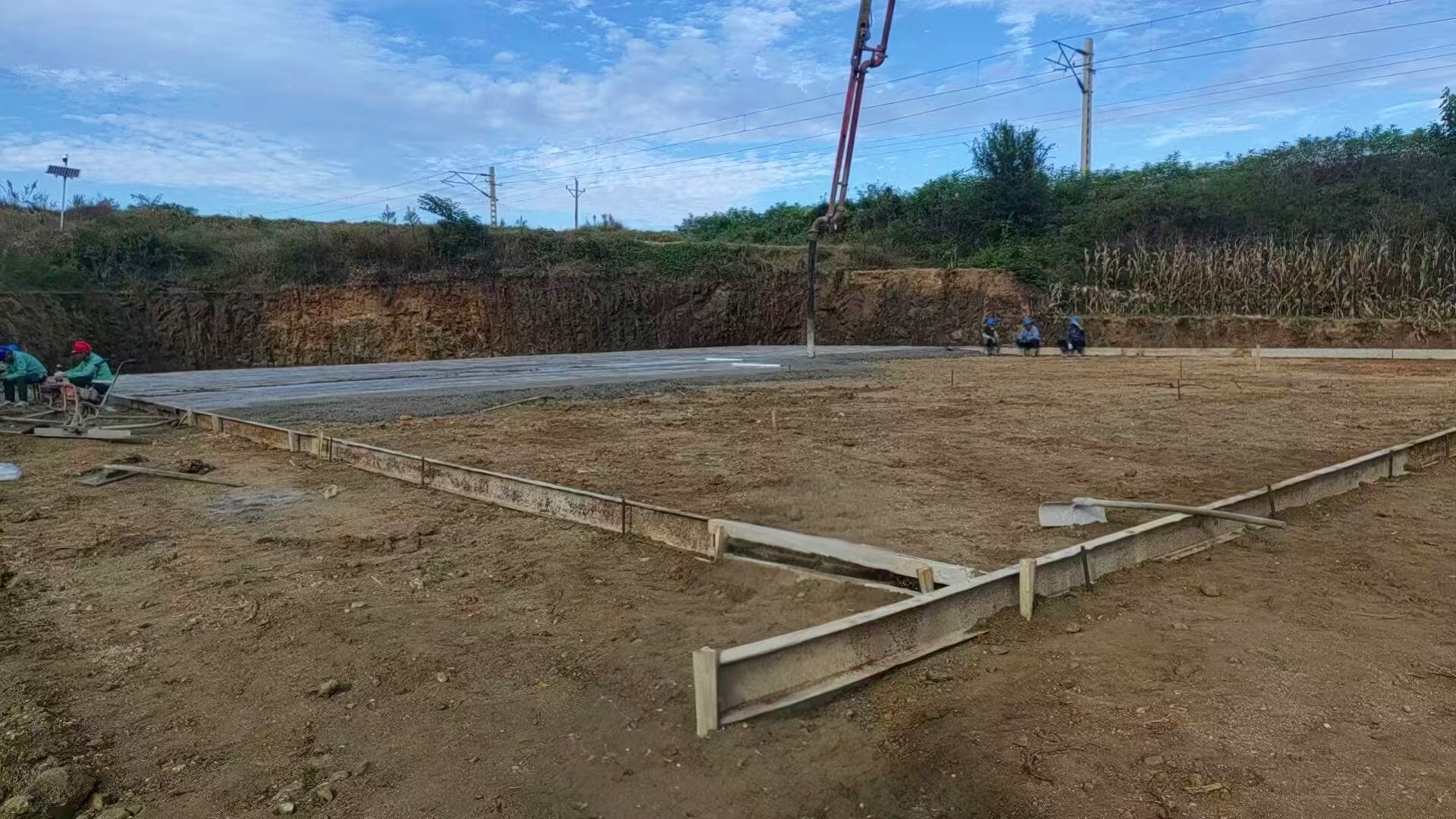 山东莱芜莱城电厂～石马 220kV 线路改造工程跨越辛泰铁路 K96+887 处架设电力线工程