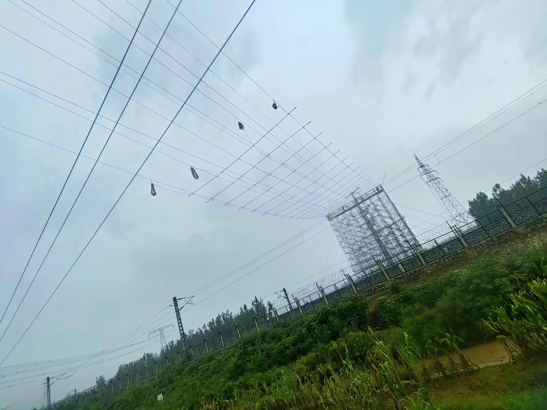 泰安市公铁联运物流产业园建设涉及的110kV 汶龙线东山龙支线迁改工程跨越国电泰安疏K4+100,K2+430处拆除工程