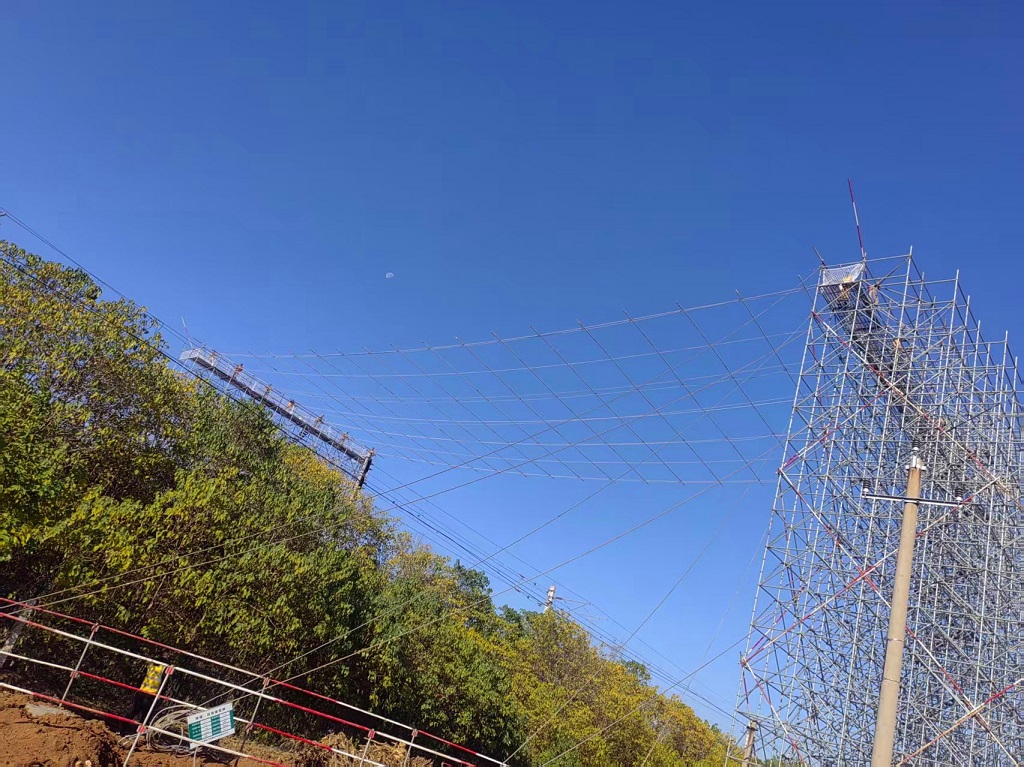 山东潍坊南燕220千伏输变电工程化工~状元 220kV 线路改造工程跨越辛泰铁路K15+620 处架设电力线路工程