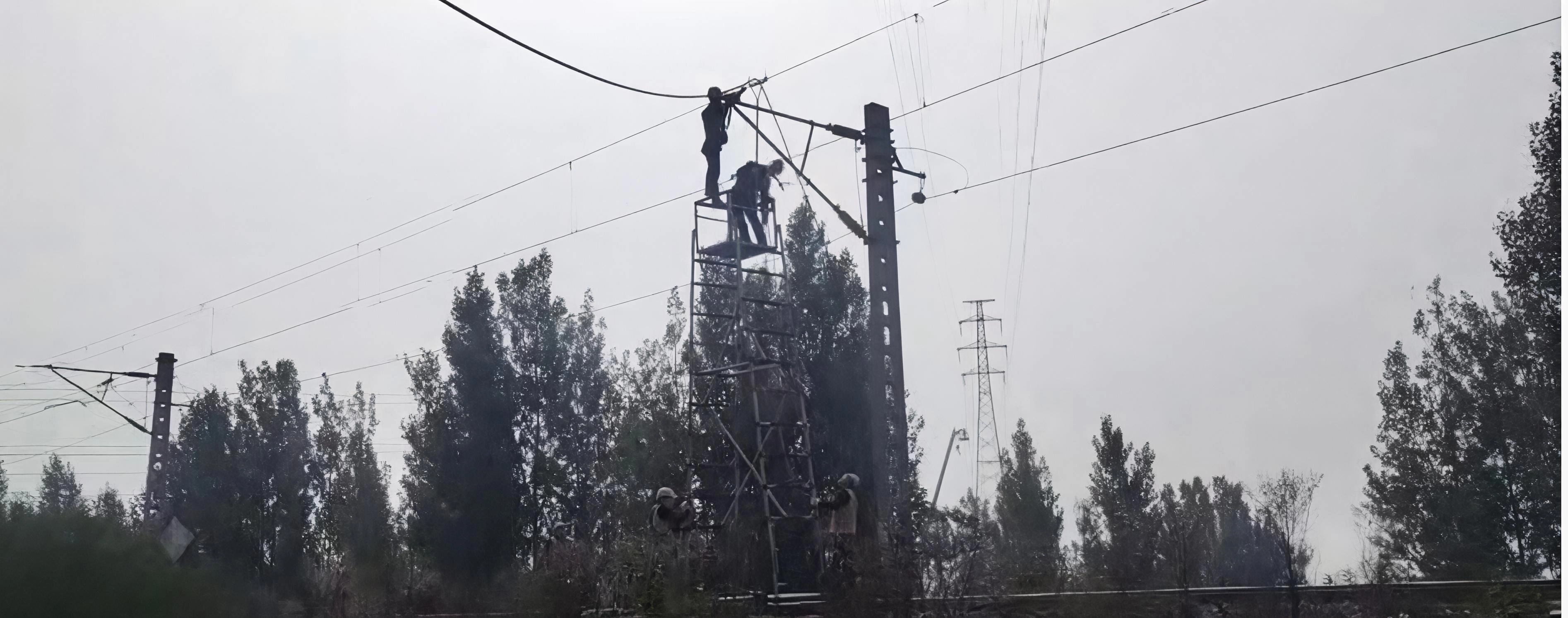 泰安市公铁联运物流产业园建设涉及的220kV 安汶/安东线#16～#B1 段线路迁改工程跨越国电泰安疏解线 K3+900 处新建电力线路