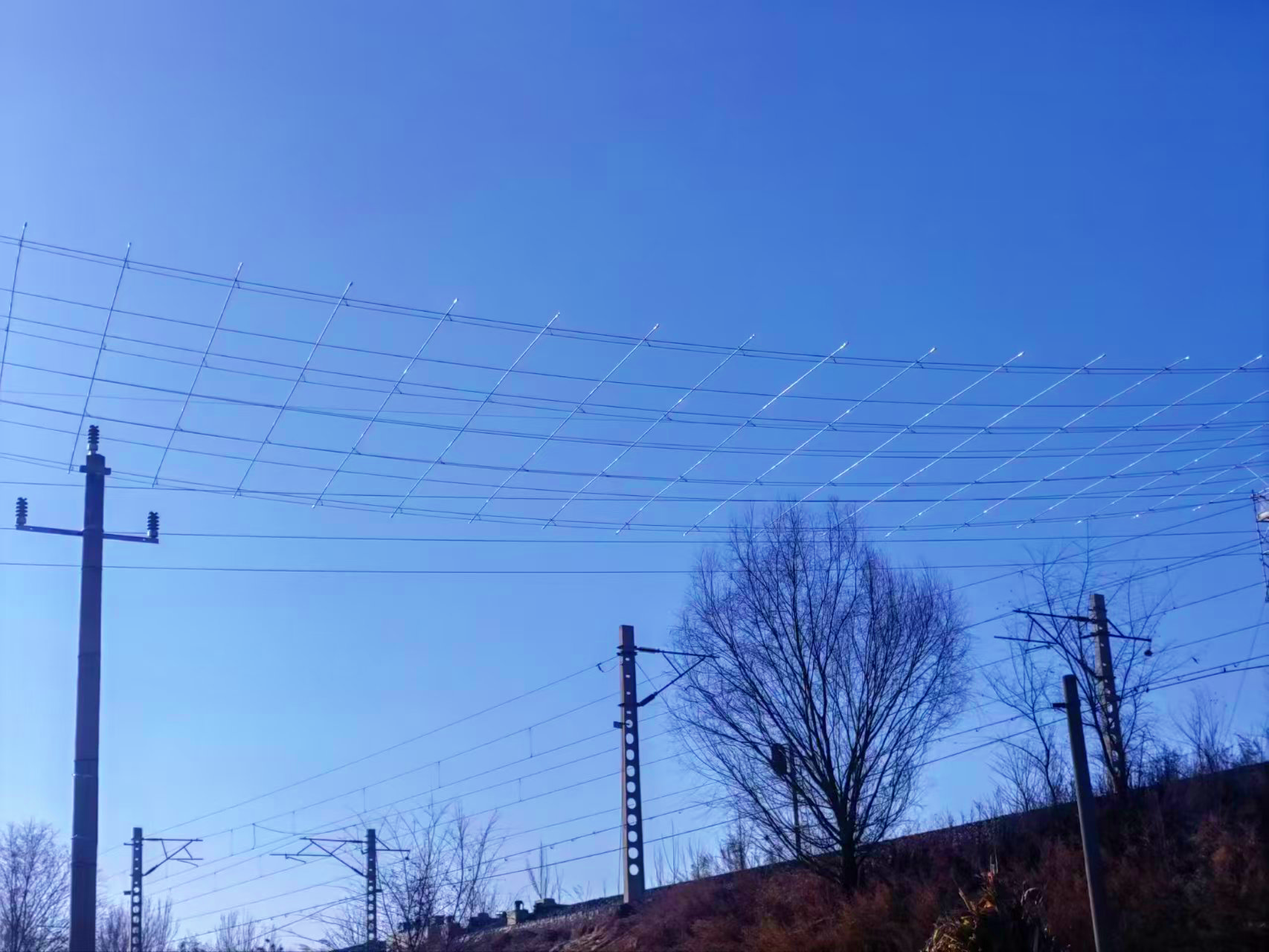 山东潍坊南燕220千伏输变电工程220kV化状线26#-31#段拆除工程跨越辛泰铁路K15+763处拆除电力线工程